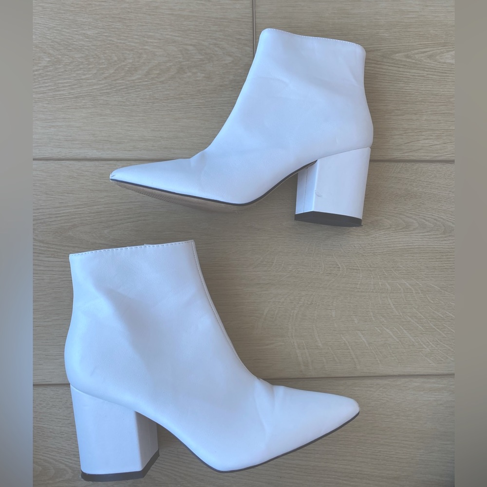 Women’s White Ankle Boots -Size 7.5/8